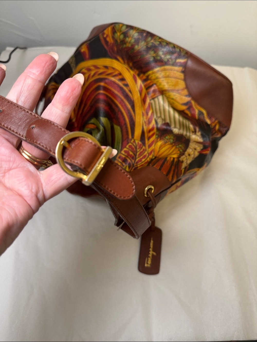 Salvatore Ferragamo tropical flower print gold hardware drawstring bag - Picture 10 of 15